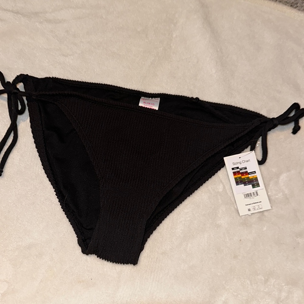 **NWT** No Boundaries woman bikini bottoms
